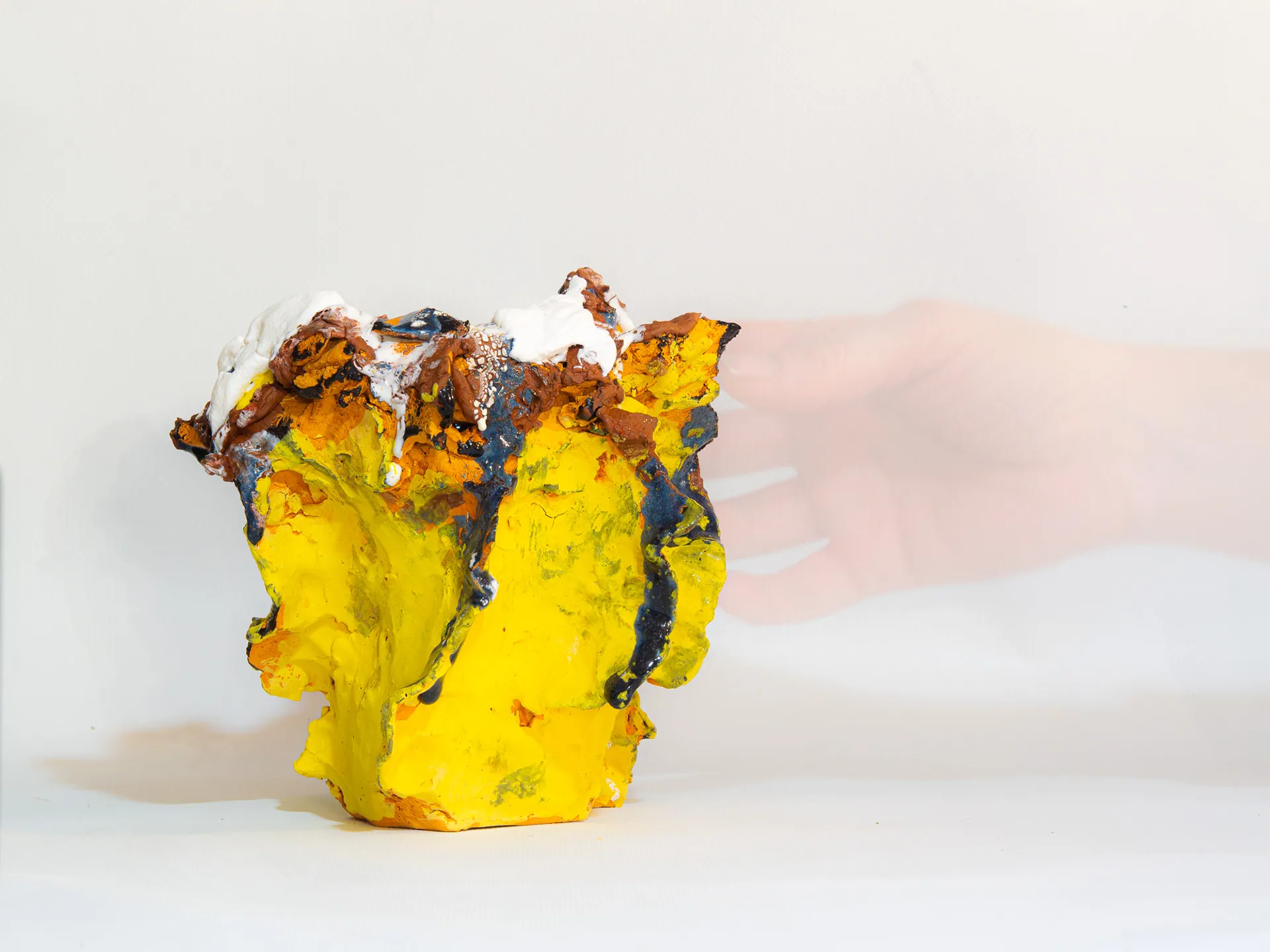 Pièce céramique émaillée orange et vert, série Gloopop — Aurélie Challes